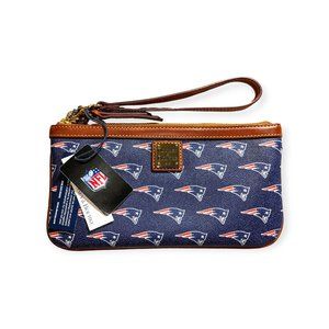NWT Navy Blue Coated Canvas Wristlet New England Patriots